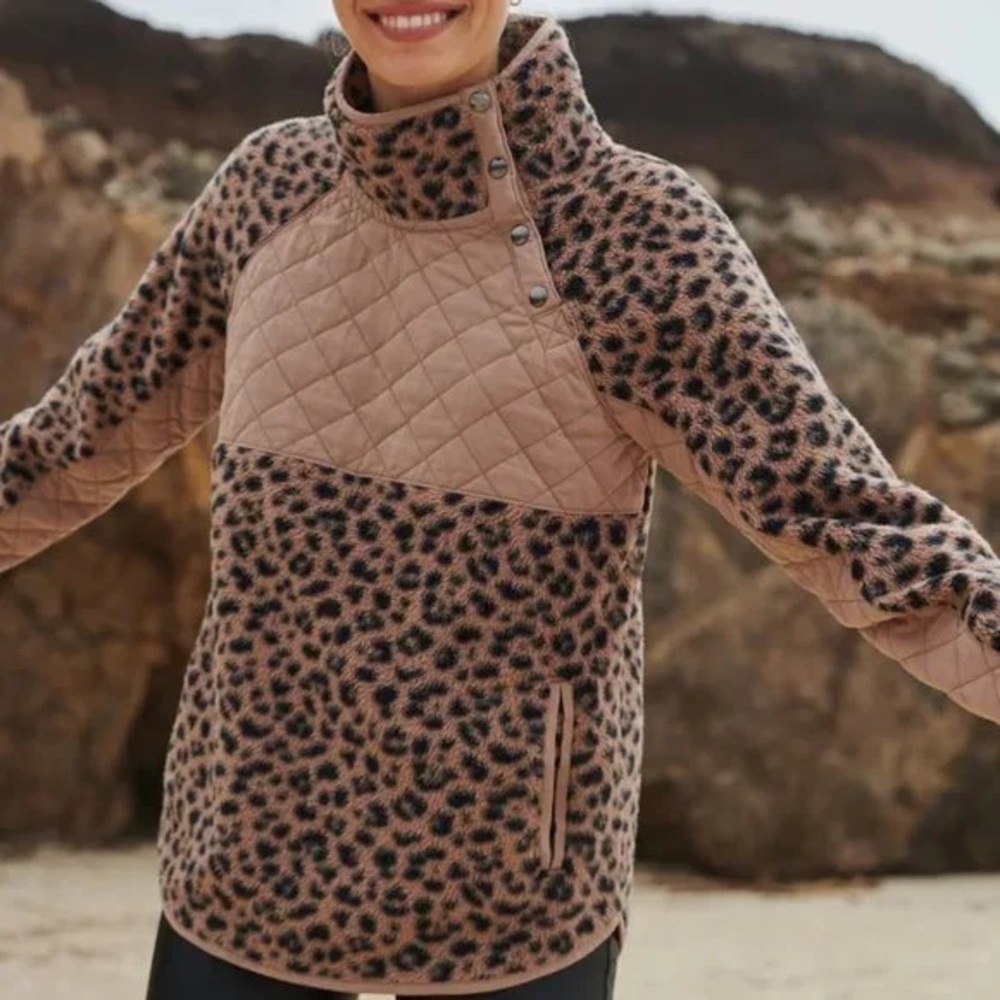 Abercrombie & Fitch Snap Up Pullover Leopard Cheetah Print quilt brown black XXS
